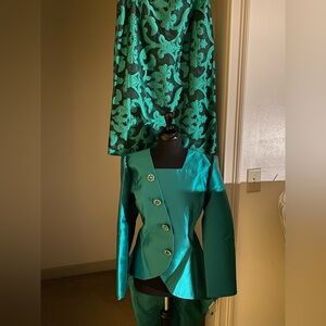 Elegant Green Women's Suit…